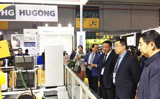 河南省鹤壁市市长莅临dafa888手机版意大利CEA展位 河南省鹤壁市市长莅临dafa888手机版意大利CEA展位