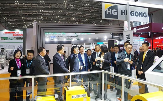 甘肃省天水市常务副市长莅临dafa888手机版意大利CEA展位 甘肃省天水市常务副市长莅临dafa888手机版意大利CEA展位